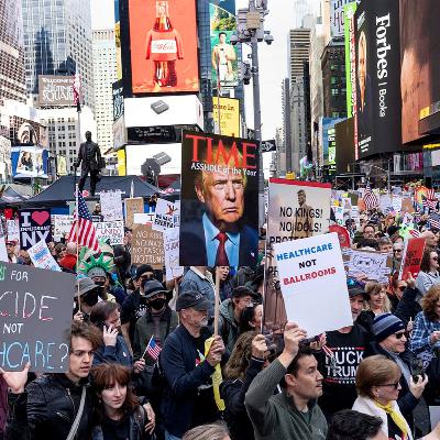 V zahraničí Trump vystupuje jako mírotvorce, na lidi v USA posílá armádu a je za fašistu