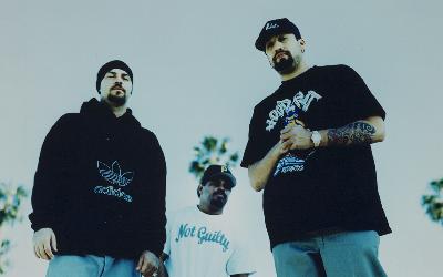 S26E05: Demokratistörande demonstranter