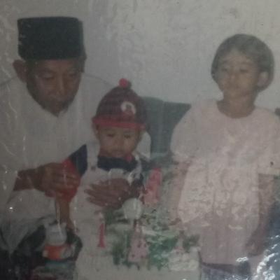 memperkenalkan diri