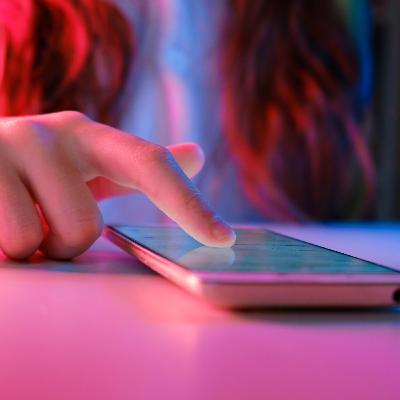 Il telefonino, i social e la scuola Il telefonino, i social e la scuola