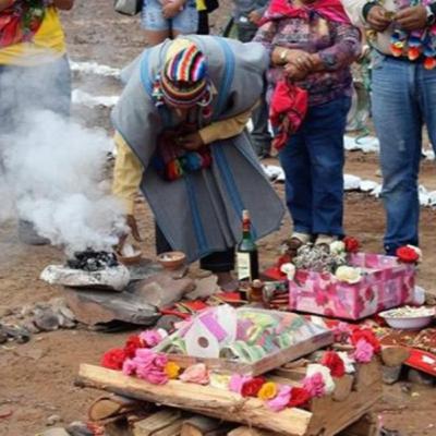 La Ch'alla (ofrenda a la Pachamama)