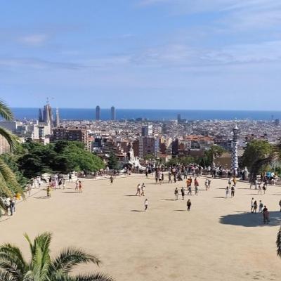 77. Otthagyott utasok, szigor az eldugott költségek ellen, Barcelonai kiruccanás