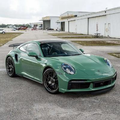 外刊精讲 | 保时捷在中国销量腰斩，CEO闪辞、暴亏10亿欧，被小米赶超？