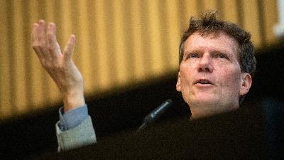 "Wissen über das Leben ist bei den Menschen vorhanden, wir müssen es gemeinsam erschließen." | Hartmut Rosa, Soziologe