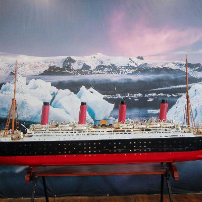 Wie misst man das Gewicht eines Schiffes – beispielsweise der "Titanic"?