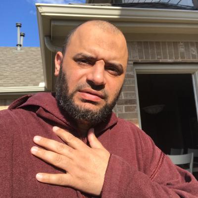 ثلاثة أشخاص وأعمال