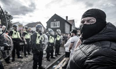 The Reform-Backed Far-Right Street Patrols Coming to British School Gates The Reform-Backed Far-Right Street Patrols Coming to British School Gates