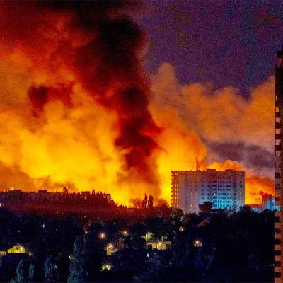 Massive attack hits Kyiv as Putin tells Trump diplomacy is 'not possible'