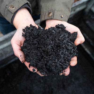 Terra Preta: Wie die spezielle Pflanzenkohle unsere Böden fruchtbarer machen kann