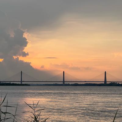 Bên ấy bên này - thơ Xuân Diệu