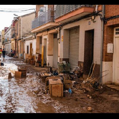 La ventana de los libros | La resurrección de dos librerías que quedaron arrasadas por la DANA: "Desde entonces, no hemos dejado de pelear" La ventana de los libros | La resurrección de dos librerías que quedaron arrasadas por la DANA: "Desde entonces, no hemos dejado de pelear"