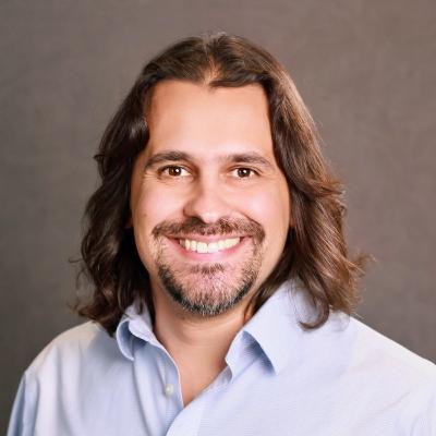 Devemos programar em português? Projeto Design Líquido, com Leonel Sanches