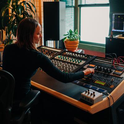 Episode 5: Rachel Field (Resonant Mastering)