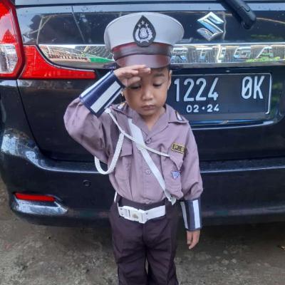 ATING PAKE SERAGAM POLISI