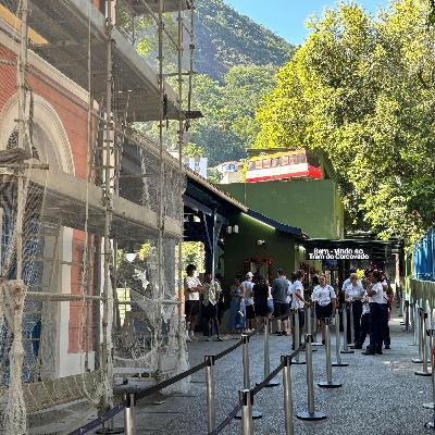 Mesmo sob forte o calor, turistas celebram o Natal no Cristo Redentor