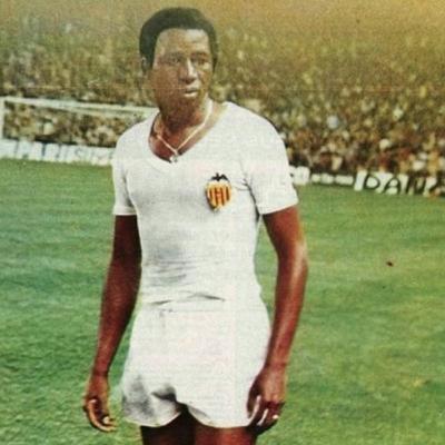 Mami, qué será lo que tiene el negro Mami, qué será lo que tiene el negro