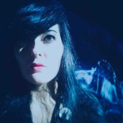 MUY AMADA MÍA por María D. Alba