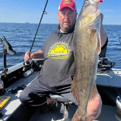 Ealy summer walleye tactics on Petenwell and Castle Rock.