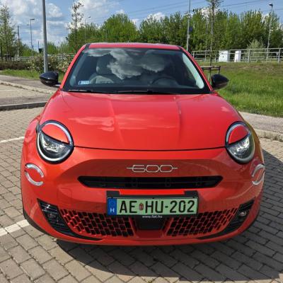 "Szépszemű" vidámság  | Fiat 600e LaPrima | Begurulva podcast