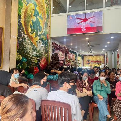 Tin trong nước - Giá vàng lập đỉnh, nhiều người dân ở TP.HCM xếp hàng mua vàng