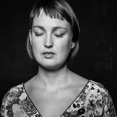 Blattgold #47: Regina Dürig – Frauen und Steine