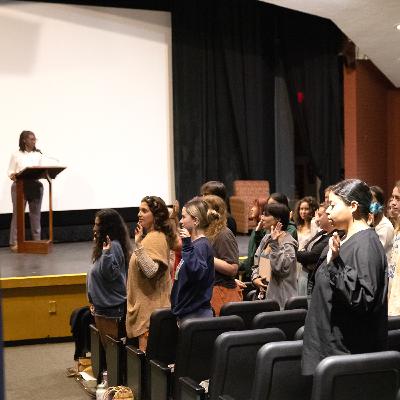 Alumna leads discussion on rebellion and growing comfortable with uncomfortable conversations