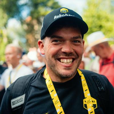 Tour de France '25 - 4: Soigneur Martijn Snaet about the perfect musette hand-over, massaging Matteo Jorgenson and the rallyrace to the finish