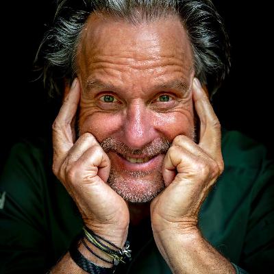 Dick Middelweerd is chef en kookt al weer jaren twee sterren in de Treeswijkhoeve. Hoe komt hij aan de bijnaam ‘Liefste sterrenchef van het land’? En waar maakt hij zich zoal druk om?