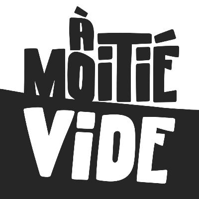À moitié vide : Complètement berzingue