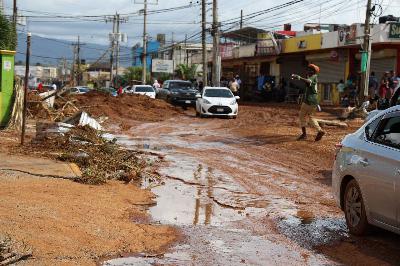 Access remains main challenge in getting aid to hurricane-affected Jamaicans Access remains main challenge in getting aid to hurricane-affected Jamaicans