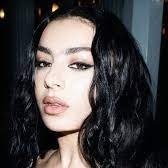 Charlixcx: muito mais do que uma it girl