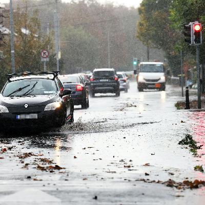 Should weather warnings include flood forecasts?