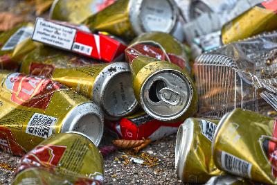 Vermüllung der Natur ist zunehmend ein Problem Vermüllung der Natur ist zunehmend ein Problem