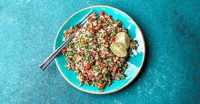 Cucinare senza cucinare: cous cous e pesto per un’estate veloce e gustosa