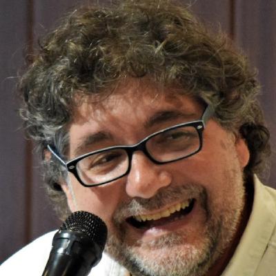 Hoy, en nuestro magazine, tenemos el placer de conversar con el profesor Manuel Cuenya