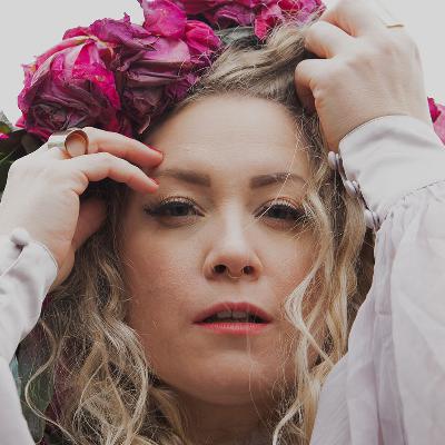 Pur und direkt: die Künstlerin Lylit & mehr Musik grenzenlos Pur und direkt: die Künstlerin Lylit & mehr Musik grenzenlos