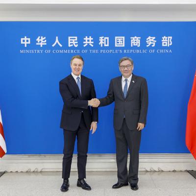 Chinese commerce minister meets U.S. ambassador