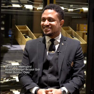 Shadrack Memgård - fra tilfeldig servitørjobb til restaurantsjef og sommelier.