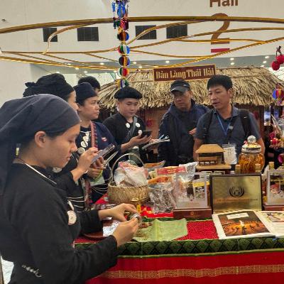 Tiêu điểm - Hội chợ Mùa Thu lần thứ nhất: Gắn thương mại với văn hóa truyền thống Tiêu điểm - Hội chợ Mùa Thu lần thứ nhất: Gắn thương mại với văn hóa truyền thống