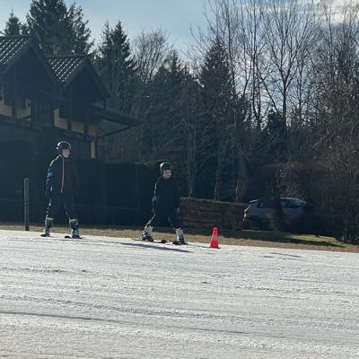 Urlaub, Ski und Ratespaß