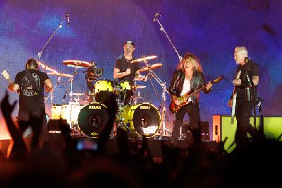 Morts de merda - Gent que hauria d'estar morta tècnicament i mort de merda per Metallica