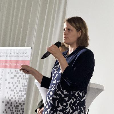 SMM 082 „Wie stärken wir unsere Demokratie?“ Stimmen von der Niedersächsischen Schulleitungstagung 2025