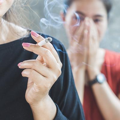 Corona/Covid 19 nular lewat rokok?