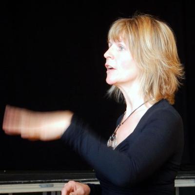 Episode 16: The Monday Feeling with Glorious Chorus director/composer Helen Yeomans Episode 16: The Monday Feeling with Glorious Chorus director/composer Helen Yeomans