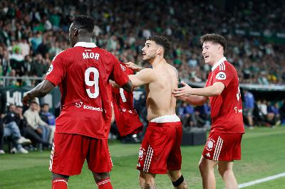 El Sevilla resurge en La Cartuja e iguala el derbi