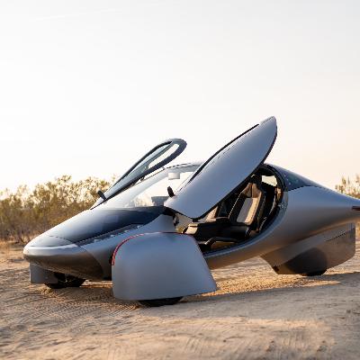 テスラ一強から戦国時代へ、EV市場の最新動向〜充電不要のソーラー三輪EVなど革新続々