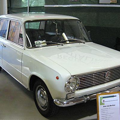 The Secrets of Fiat 124, Italian POV | Johnny's Garage