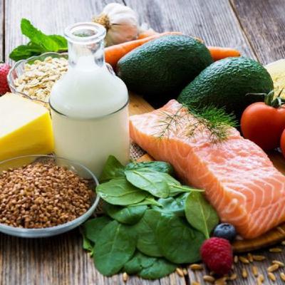 Menopausa: prendersi cura di sé attraverso l'alimentazione - i consigli della nutrizionista Menopausa: prendersi cura di sé attraverso l'alimentazione - i consigli della nutrizionista