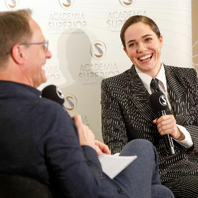 DIALOG mit Verena Altenberger - Theater, Film & die Wirklichkeit - Perspektiven über den Bühnenrand DIALOG mit Verena Altenberger - Theater, Film & die Wirklichkeit - Perspektiven über den Bühnenrand