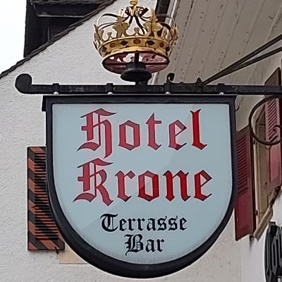 D Chronewirti fingt Wiehnachte